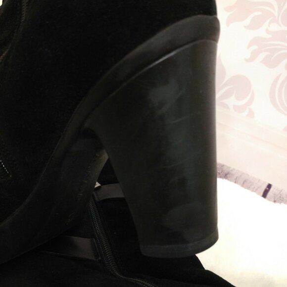 Aquatalia Black Suede Stretch Ankle Boots Womens 9.5 Heels Buckle Side Zip - Picture 10 of 12